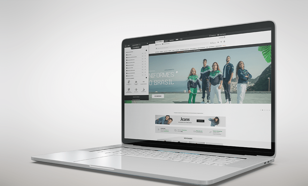 Laptop mostra site da Riachuelo com campanha "Uniformes do Brasil". Interface exibe painel e banner com modelos em uniformes esportivos.