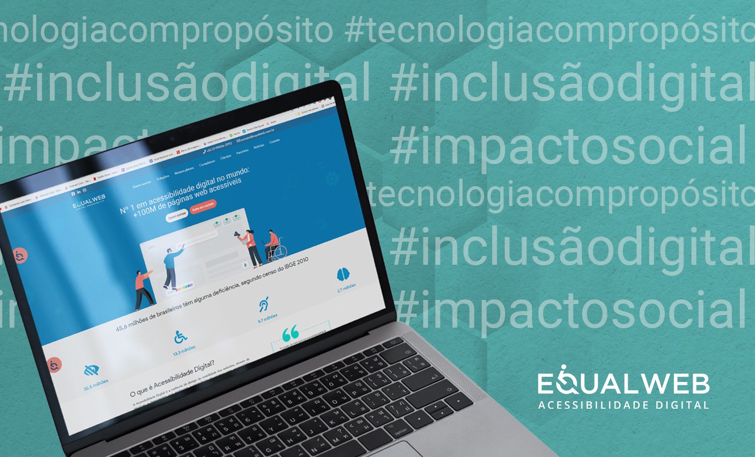 Laptop mostra site EqualWeb sobre acessibilidade digital, com fundo verde-azulado e hashtags de inclusão.