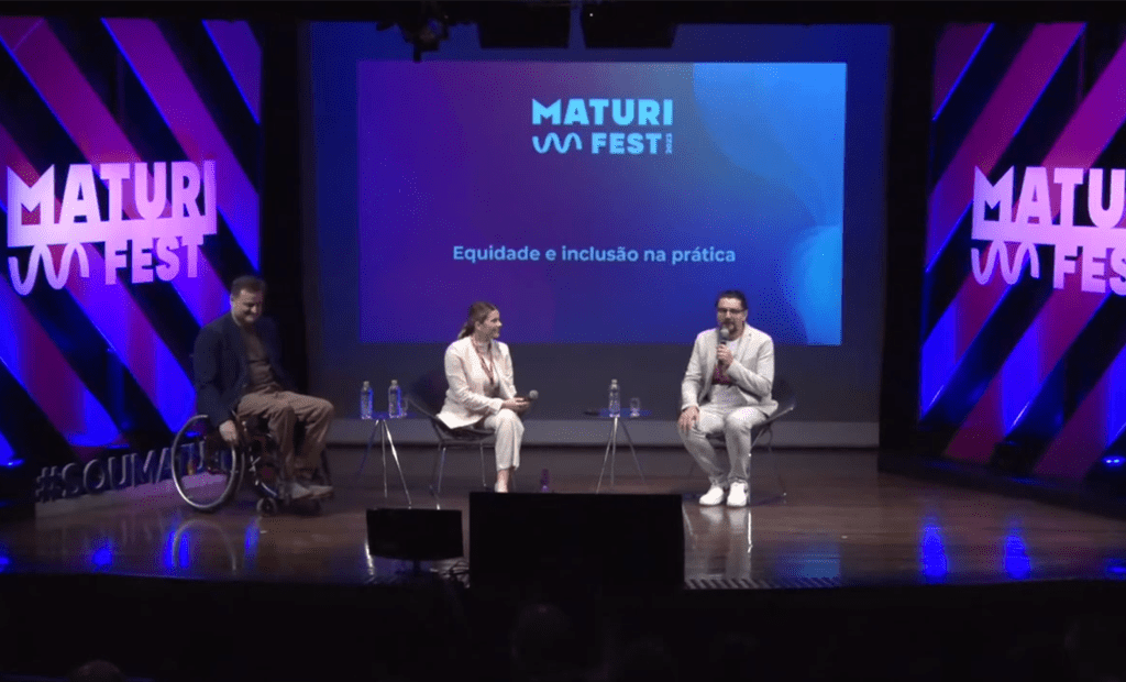 Diversidade.  Imagem do palco do maturifest com a palestra sobre Equidade e inclusão na prática.
