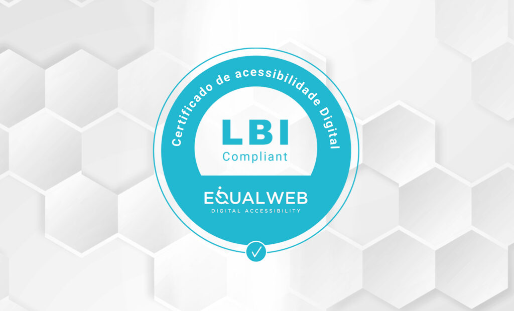 lei brasileira de inclusão conformidade das empresas com a legislação: fundo cinza com ícone redondo azul, com as informações: "Certificado de acessibilidade digital". No centro do círculo, está escrito: LBI. E na parte debaixo do círculo, a logo da EqualWeb